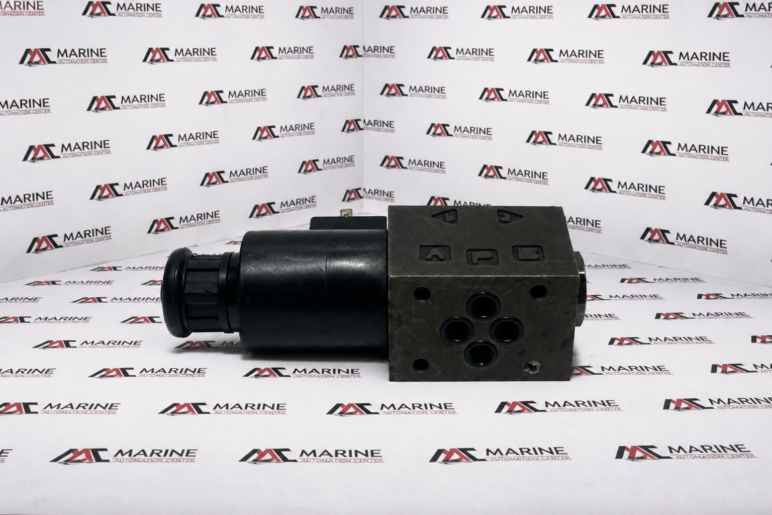 DAMCOS Solenoid Operated Directional Control 160L8056 Valve thumbnail